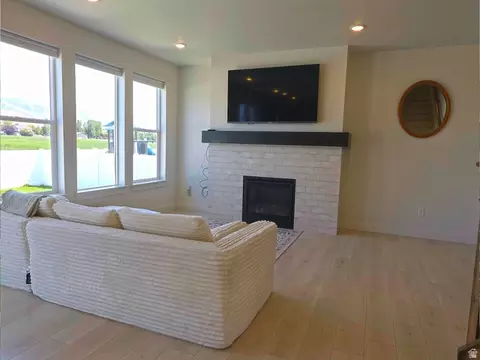 Living - 538 N 550 W, Smithfield, UT 84335 photo 2 of 3