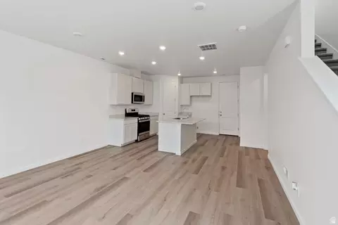 Living - 1257 E 1670 N #801, Payson, UT 84651 photo 1 of 2