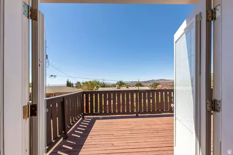 Exterior - 170 E 350 N, Saint George, UT 84790 photo 6 of 10
