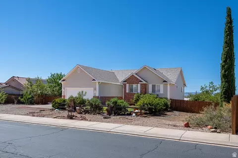 Exterior - 170 E 350 N, Saint George, UT 84790 photo 9 of 10