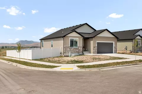 Exterior - 735 N 300 W, Smithfield, UT 84335 photo 2 of 8