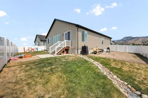 Exterior - 735 N 300 W, Smithfield, UT 84335 photo 4 of 8