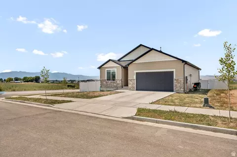 Exterior - 735 N 300 W, Smithfield, UT 84335 photo 3 of 8