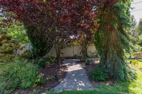 Exterior - 5471 S Knollcrest St E, Murray, UT 84107 photo 16 of 19