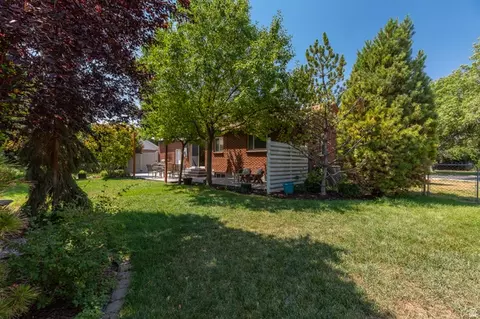Exterior - 5471 S Knollcrest St E, Murray, UT 84107 photo 10 of 19