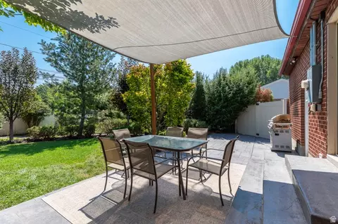 Exterior - 5471 S Knollcrest St E, Murray, UT 84107 photo 8 of 19