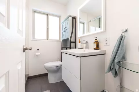 Bath - 5471 S Knollcrest St E, Murray, UT 84107 photo 1 of 4