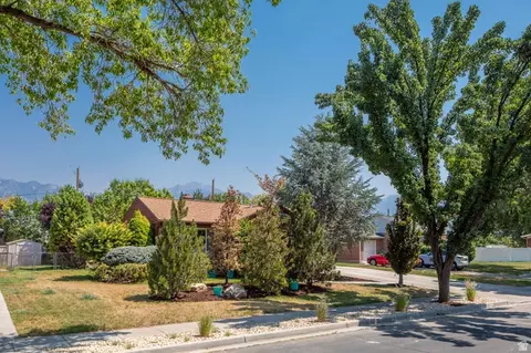 Exterior - 5471 S Knollcrest St E, Murray, UT 84107 photo 18 of 19