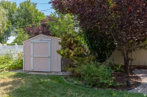 Exterior - 5471 S Knollcrest St E, Murray, UT 84107 photo 15 of 19
