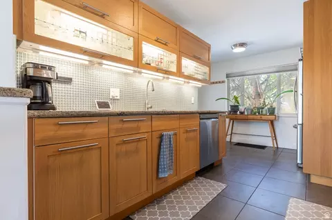 Kitchen - 5471 S Knollcrest St E, Murray, UT 84107 photo 4 of 5
