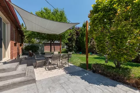 Exterior - 5471 S Knollcrest St E, Murray, UT 84107 photo 7 of 19