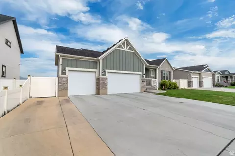 8061 S Oakridge Park Dr, West Jordan, UT 84081