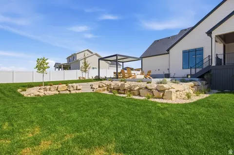 Exterior - 923 E Shilow Rd #130, Erda, UT 84074 photo 7 of 8