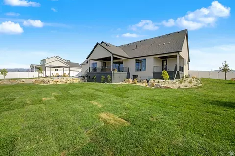 Exterior - 923 E Shilow Rd #130, Erda, UT 84074 photo 5 of 11