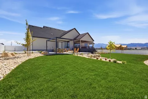 Exterior - 923 E Shilow Rd #130, Erda, UT 84074 photo 6 of 8