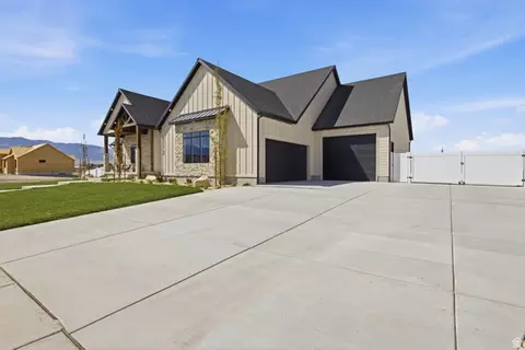 Exterior - 923 E Shilow Rd #130, Erda, UT 84074 photo 2 of 8