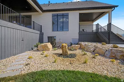 Exterior - 923 E Shilow Rd #130, Erda, UT 84074 photo 6 of 11