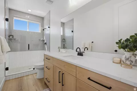 Bath - 923 E Shilow Rd #130, Erda, UT 84074 photo 1 of 4
