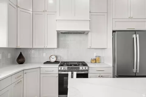 Kitchen - 4529 N Windsor Dr, Provo, UT 84604 photo 5 of 10