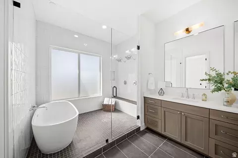 Bath - 4529 N Windsor Dr, Provo, UT 84604 photo 2 of 9