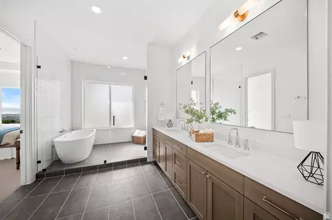 Bath - 4529 N Windsor Dr, Provo, UT 84604 photo 1 of 9