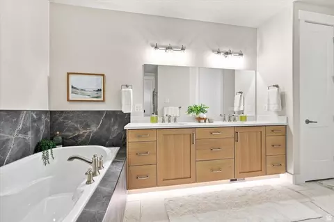 Bath - 12517 S 1100 E, Draper, UT 84020 photo 3 of 5
