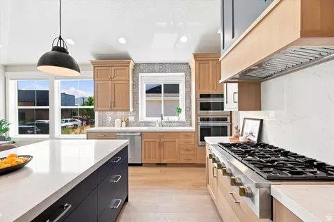 Kitchen - 12517 S 1100 E, Draper, UT 84020 photo 3 of 4