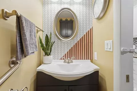 Bath - 130 W Pheasantbrook Dr, Centerville, UT 84014 photo 1 of 3