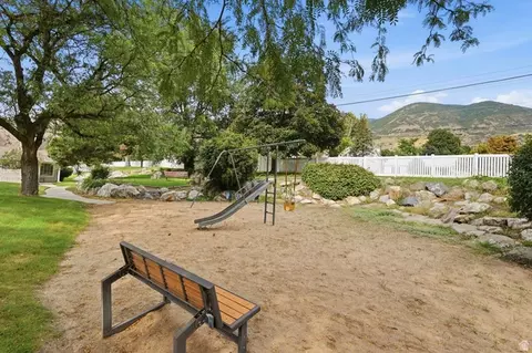Exterior - 130 W Pheasantbrook Dr, Centerville, UT 84014 photo 7 of 8