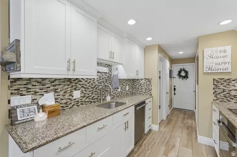 Entry Way - 130 W Pheasantbrook Dr, Centerville, UT 84014 photo 1 of 4