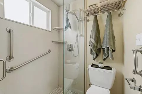 Bath - 130 W Pheasantbrook Dr, Centerville, UT 84014 photo 2 of 3