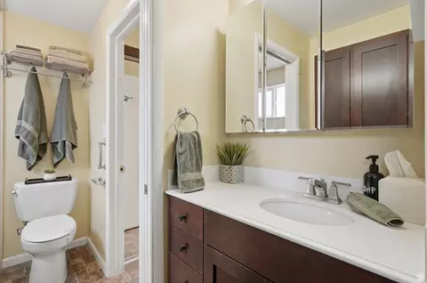 Bath - 130 W Pheasantbrook Dr, Centerville, UT 84014 photo 3 of 3