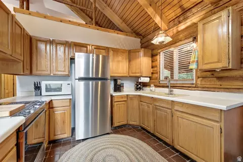 Kitchen - 6964 E Canejo, Oakley, UT 84055 photo 2 of 2