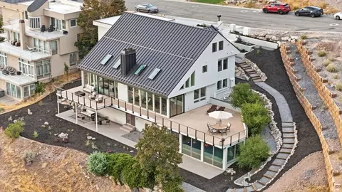 2558 S Scenic Dr E, Salt Lake City, UT 84109