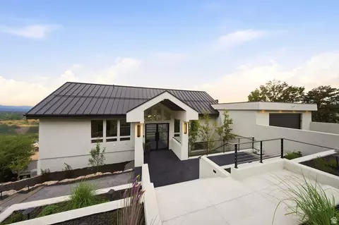2558 S Scenic Dr E, Salt Lake City, UT 84109