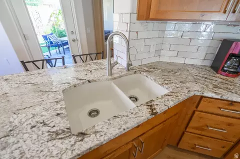 Kitchen - 1836 W Ruby River Ln, Saint George, UT 84790 photo 4 of 6