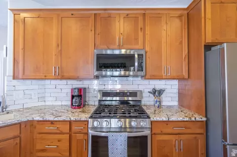 Kitchen - 1836 W Ruby River Ln, Saint George, UT 84790 photo 2 of 6
