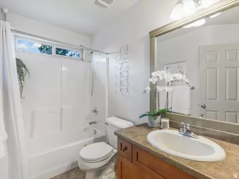 Bath - 15228 S Eagle Chase Dr, Draper, UT 84020 photo 2 of 4