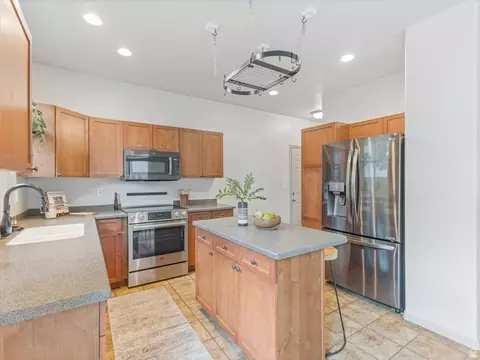 Kitchen - 15228 S Eagle Chase Dr, Draper, UT 84020 photo 2 of 3