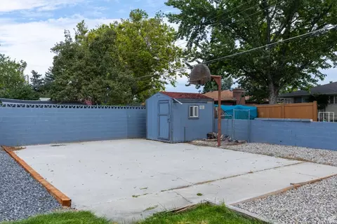 Exterior - 661 E Wyandotte Ave, Sandy, UT 84070 photo 7 of 9