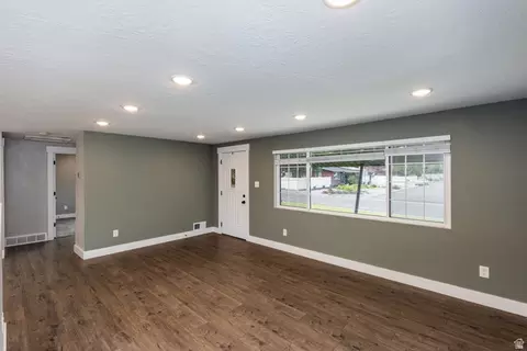 Living - 661 E Wyandotte Ave, Sandy, UT 84070 photo 4 of 4