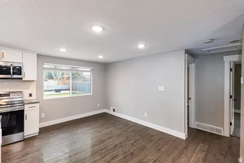 Living - 661 E Wyandotte Ave, Sandy, UT 84070 photo 3 of 4