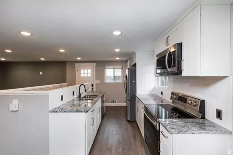 Kitchen - 661 E Wyandotte Ave, Sandy, UT 84070 photo 2 of 2