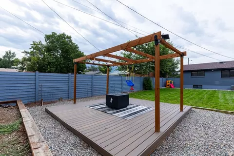 Exterior - 661 E Wyandotte Ave, Sandy, UT 84070 photo 6 of 9