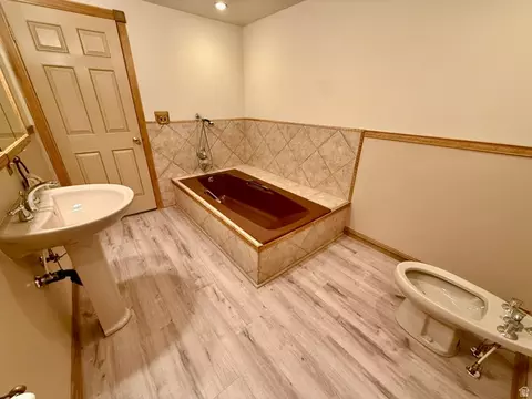 Bath - 2197 S Bountiful Blvd, Bountiful, UT 84010 photo 7 of 8