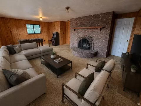 Living - 2197 S Bountiful Blvd, Bountiful, UT 84010 photo 12 of 15