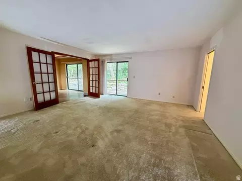 Living - 2197 S Bountiful Blvd, Bountiful, UT 84010 photo 8 of 15