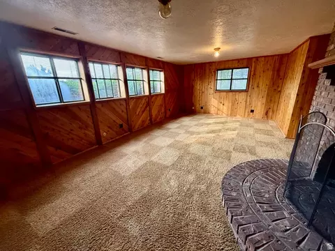 Living - 2197 S Bountiful Blvd, Bountiful, UT 84010 photo 13 of 15