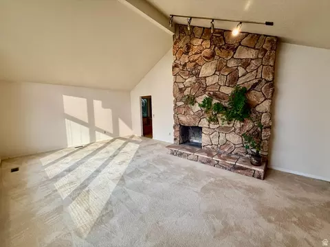 Living - 2197 S Bountiful Blvd, Bountiful, UT 84010 photo 4 of 15