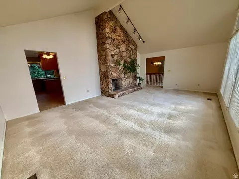 Living - 2197 S Bountiful Blvd, Bountiful, UT 84010 photo 5 of 15